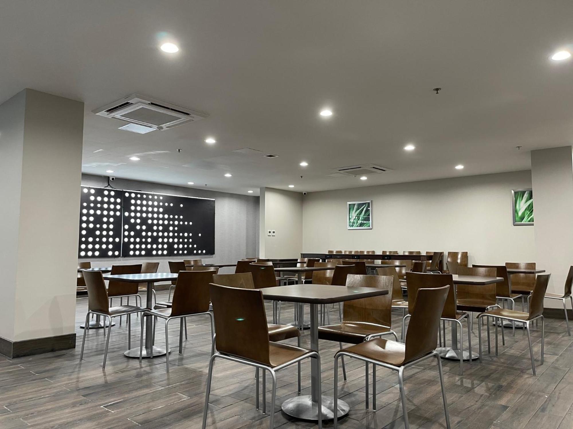 Days Inn By Wyndham Bronx Nyc New York Eksteriør billede