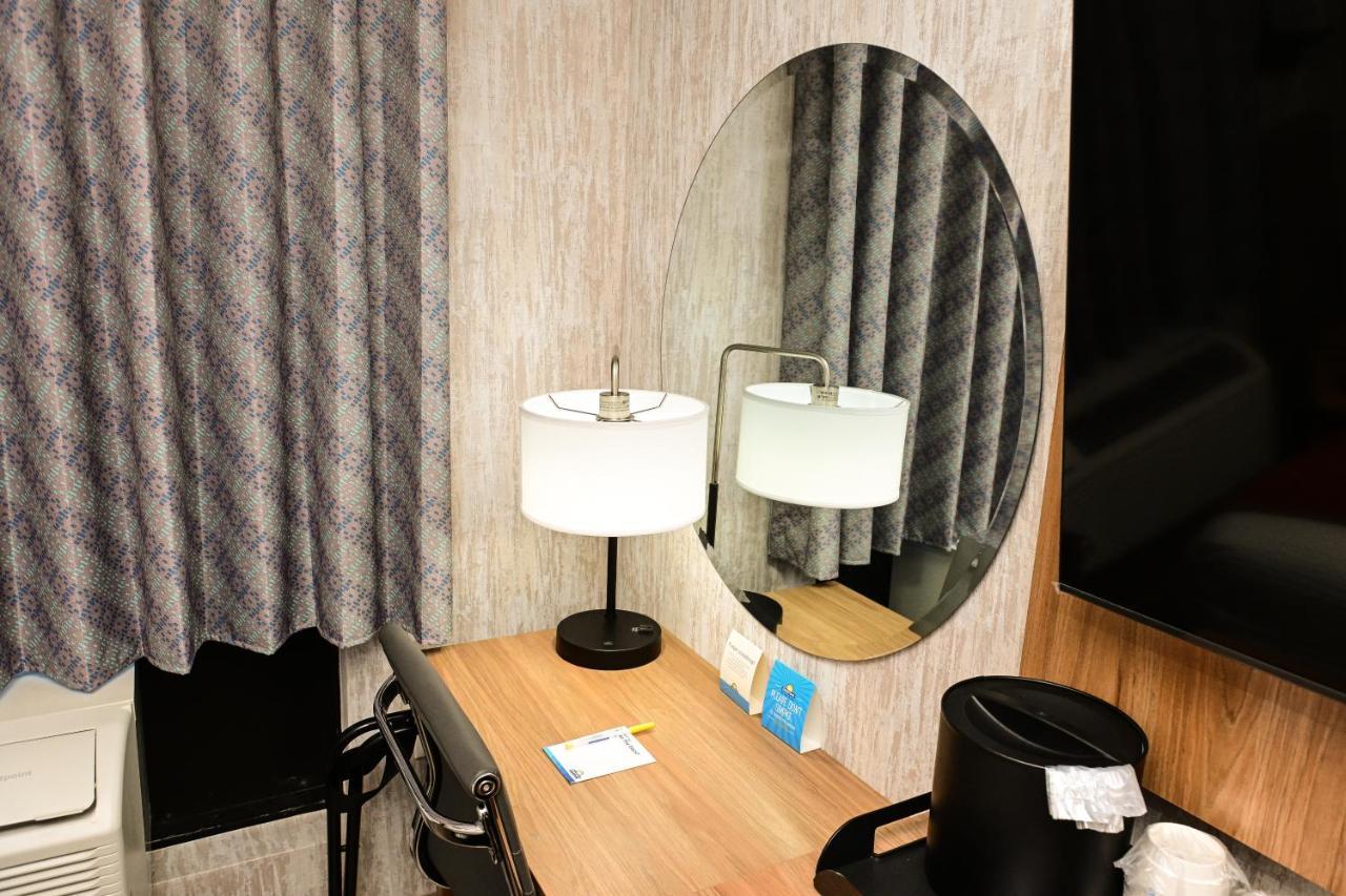 Days Inn By Wyndham Bronx Nyc New York Eksteriør billede